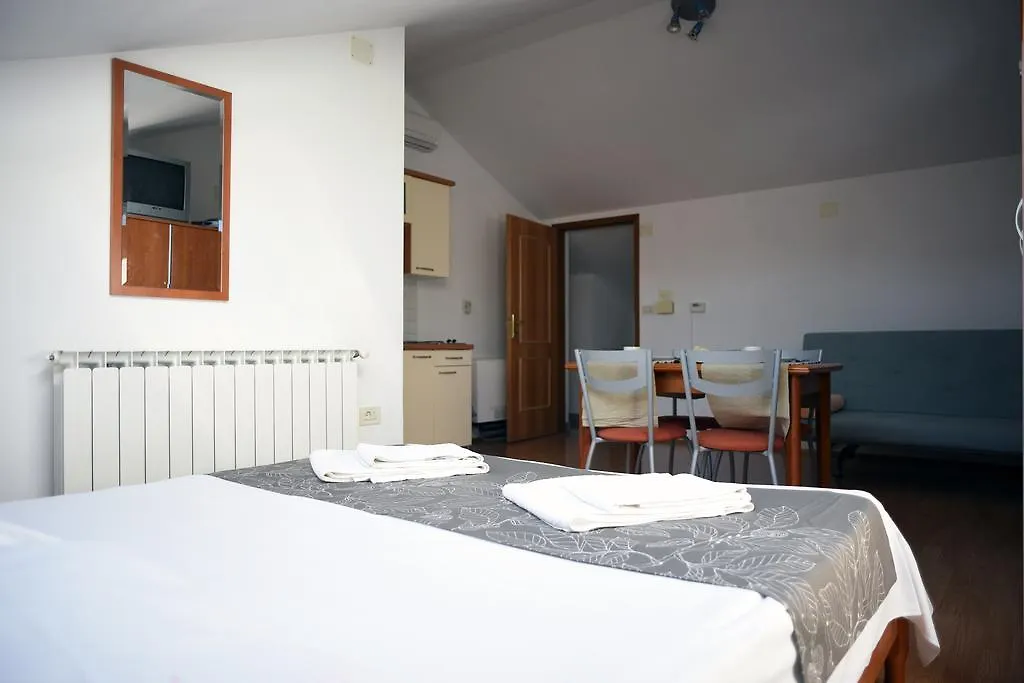 كريس Apartmani Ida Hrzic شقة