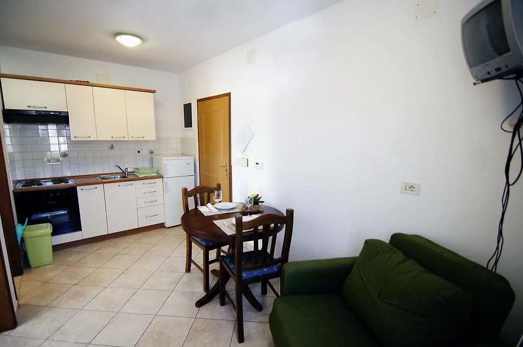 كريس Apartmani Ida Hrzic شقة