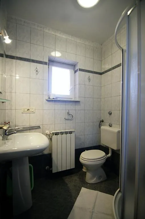 كريس Apartmani Ida Hrzic شقة